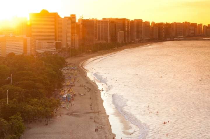 praia mais bonita de fortaleza